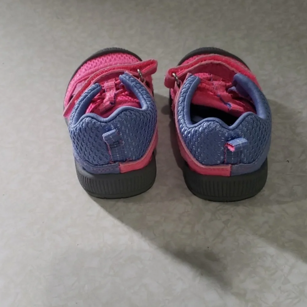 Osh Kosh punk and‎ Blue Water Shoes Size 5